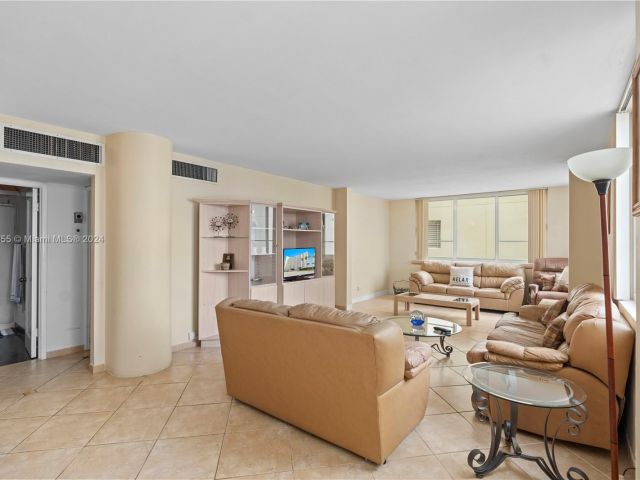 Apartment for sale  Unit #425 - photo 5684181