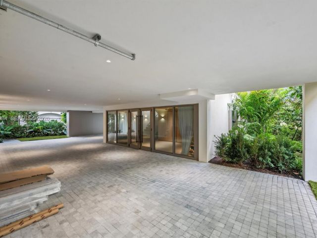 Home for rent at 424 W Rivo Alto Dr - photo 7523496