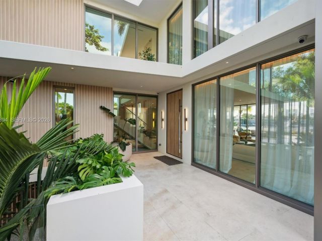 Home for rent at 424 W Rivo Alto Dr - photo 7523498