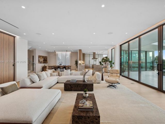 Home for rent at 424 W Rivo Alto Dr - photo 7523502