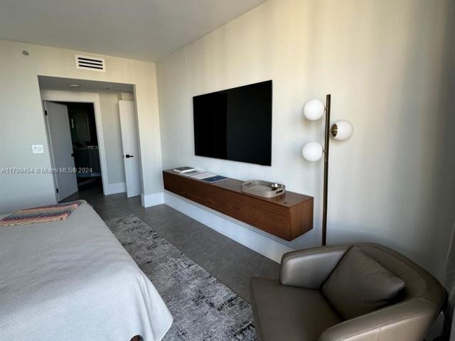 Apartment for rent  Unit #2404 - photo 5641079