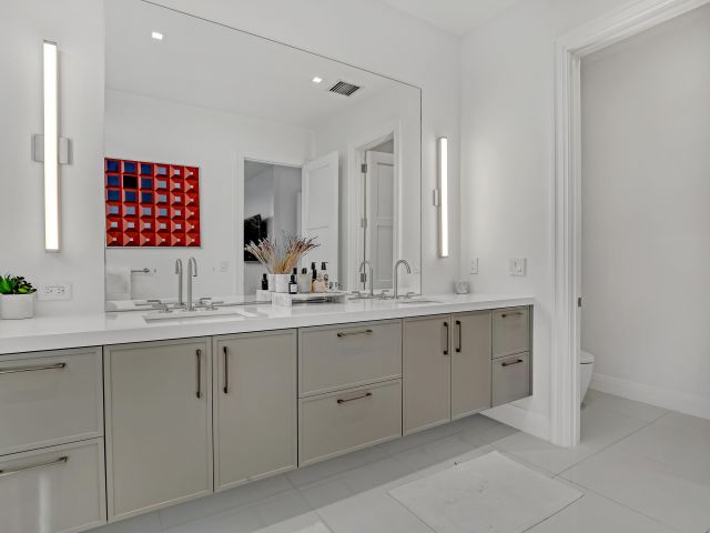 Home for rent at 703 NE 5th Street - photo 5879326