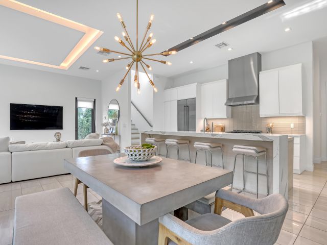 Home for rent at 703 NE 5th Street - photo 5879334