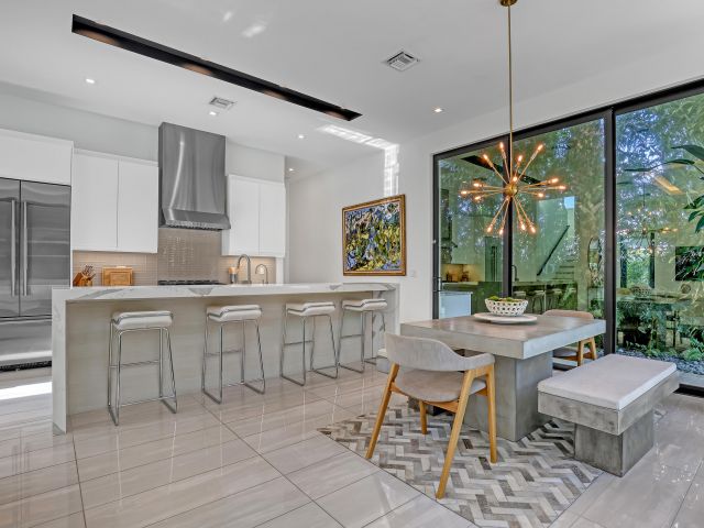 Home for rent at 703 NE 5th Street - photo 5879336