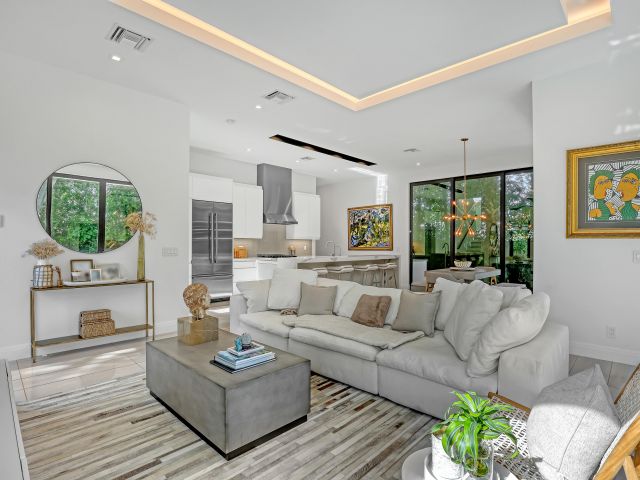 Home for rent at 703 NE 5th Street - photo 5879337