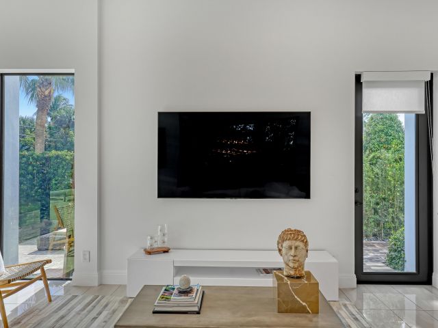 Home for rent at 703 NE 5th Street - photo 5879339