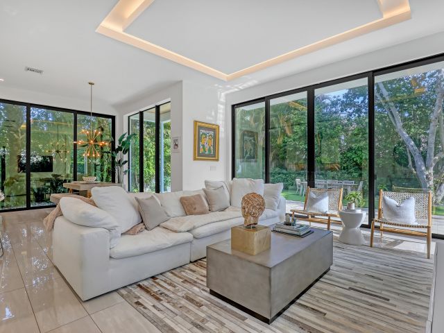 Home for rent at 703 NE 5th Street - photo 5879341