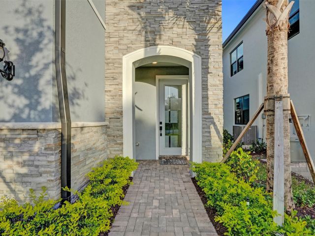 Home for sale at 4422 S Silverwood Ln - photo 5893406