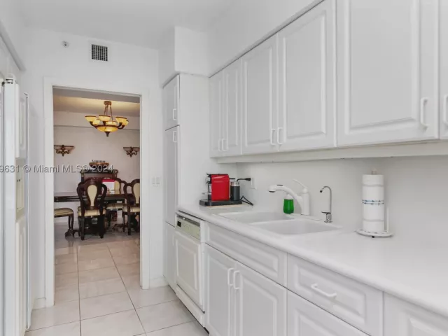2-bedroom condo for sale in Sunny Isles Beach - 16400 Collins Ave 745 - MondialRealty