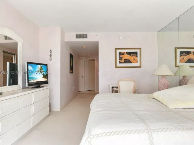 2-bedroom condo for sale in Sunny Isles Beach - 16400 Collins Ave 745 - MondialRealty