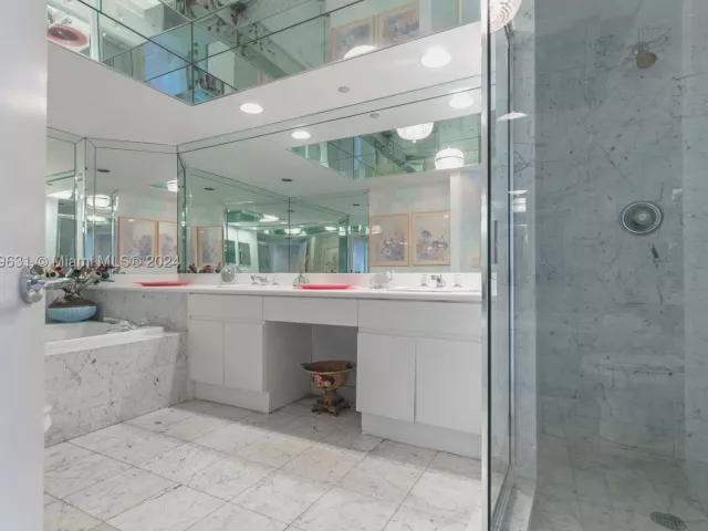 2-bedroom condo for sale in Sunny Isles Beach - 16400 Collins Ave 745 - MondialRealty