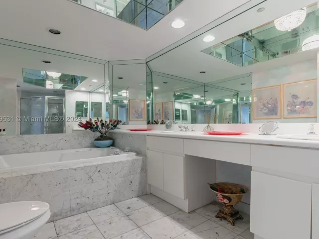 2-bedroom condo for sale in Sunny Isles Beach - 16400 Collins Ave 745 - MondialRealty