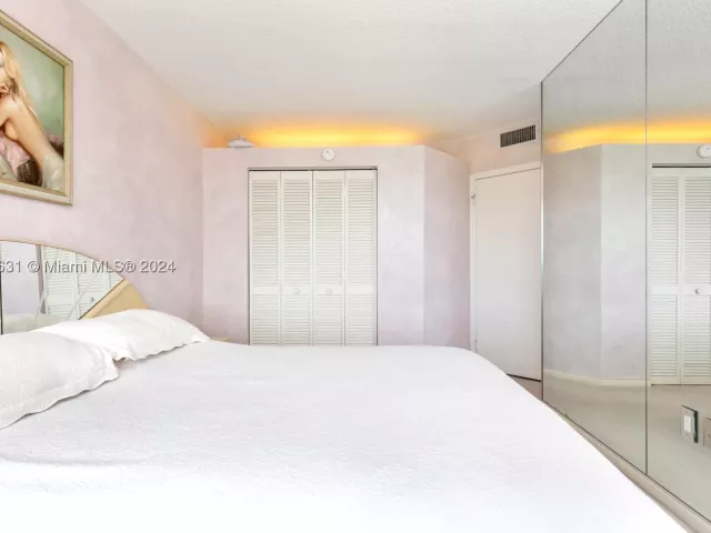 2-bedroom condo for sale in Sunny Isles Beach - 16400 Collins Ave 745 - MondialRealty