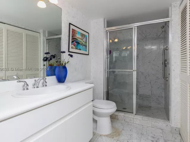 2-bedroom condo for sale in Sunny Isles Beach - 16400 Collins Ave 745 - MondialRealty