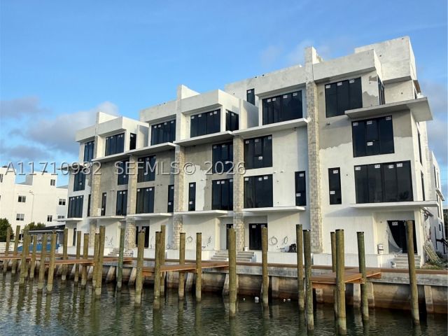 3-bedroom home for sale in Miami Beach - 2005 Calais Dr 1 - MondialRealty