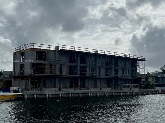 3-bedroom home for sale in Miami Beach - 2005 Calais Dr 1 - MondialRealty