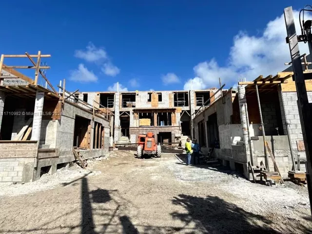 3-bedroom home for sale in Miami Beach - 2005 Calais Dr 1 - MondialRealty