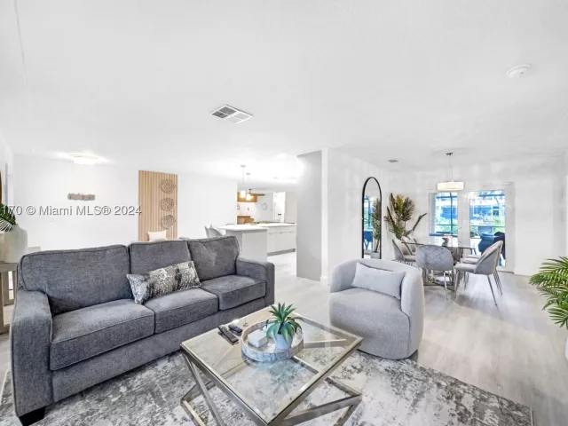 3-bedroom home for sale in Fort Lauderdale - 2031 SW 22nd Ave - MondialRealty