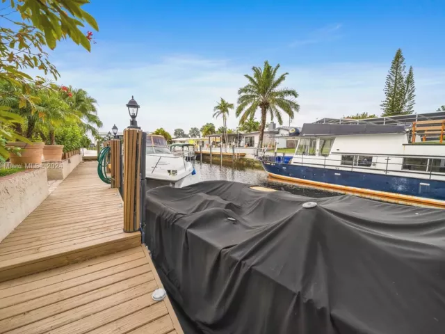 3-bedroom home for sale in Fort Lauderdale - 2031 SW 22nd Ave - MondialRealty