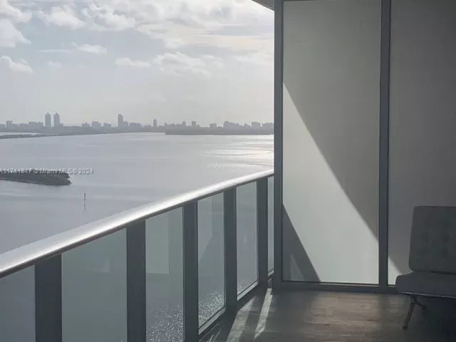 Apartment for sale  Unit #2705 - photo 5801318