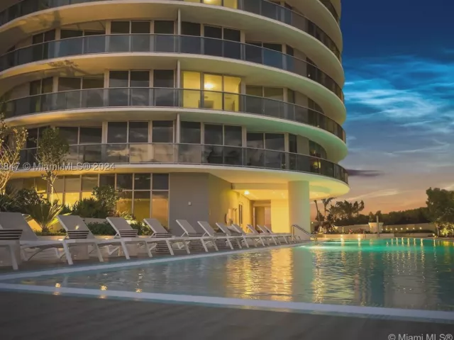 1-bedroom condo for sale in Miami - 488 NE 18th St 2705 - MondialRealty