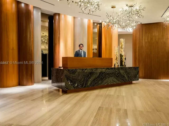 1-bedroom condo for sale in Miami - 488 NE 18th St 2705 - MondialRealty