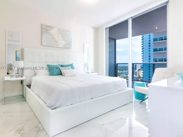 1-bedroom condo for sale in Miami - 488 NE 18th St 2705 - MondialRealty