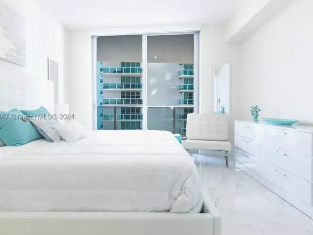 1-bedroom condo for sale in Miami - 488 NE 18th St 2705 - MondialRealty