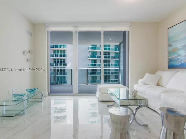 1-bedroom condo for sale in Miami - 488 NE 18th St 2705 - MondialRealty