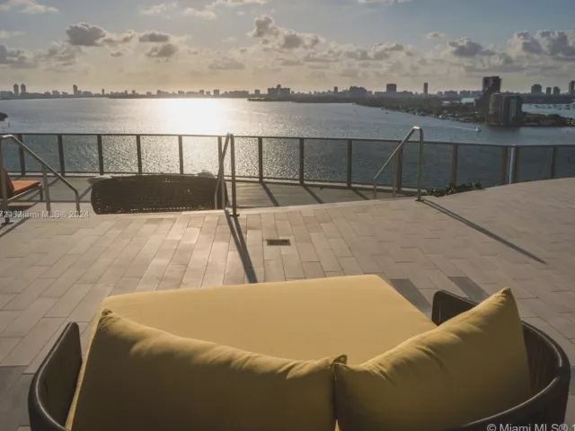 Apartment for sale  Unit #2705 - photo 5801309