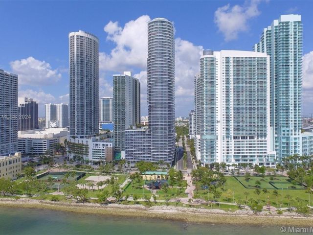 Apartment for sale  Unit #2705 - photo 5801304