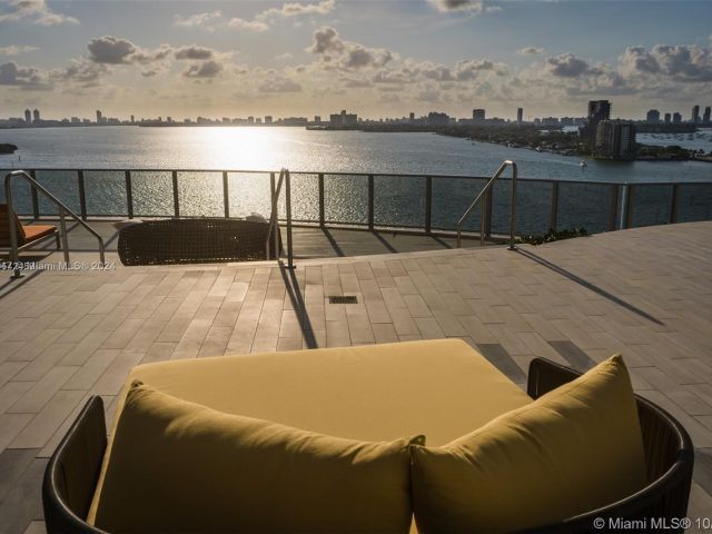 Apartment for sale  Unit #2705 - photo 5801309