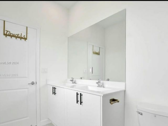 Home for sale at 20366 NW 4th Path 20366 - photo 5575988