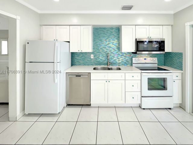 2-bedroom home for sale in Fort Lauderdale - 1820 SW 11th Ct - MondialRealty