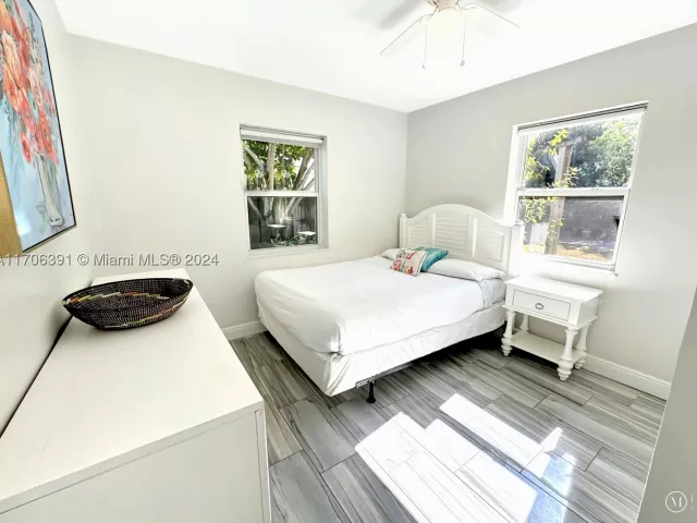 2-bedroom home for sale in Fort Lauderdale - 1820 SW 11th Ct - MondialRealty
