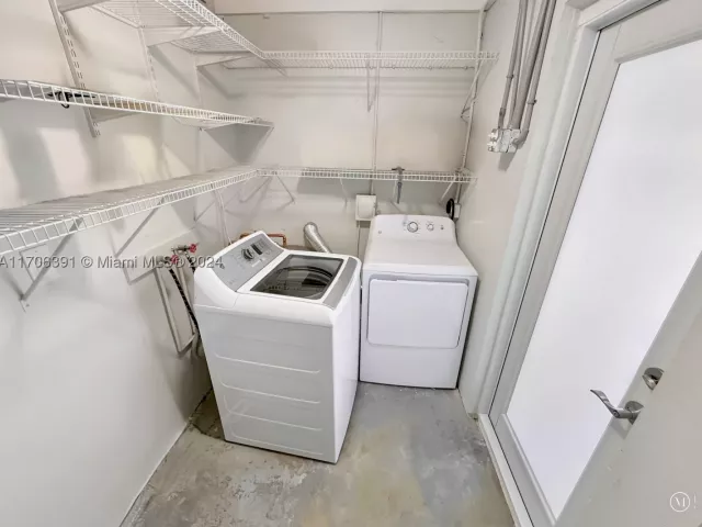 2-bedroom home for sale in Fort Lauderdale - 1820 SW 11th Ct - MondialRealty