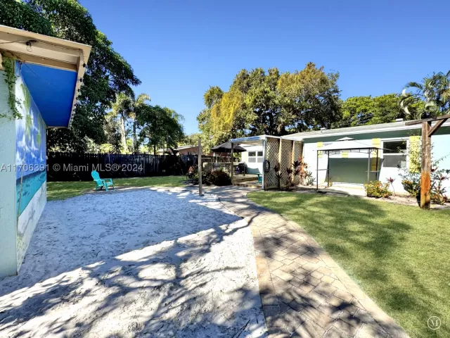 2-bedroom home for sale in Fort Lauderdale - 1820 SW 11th Ct - MondialRealty