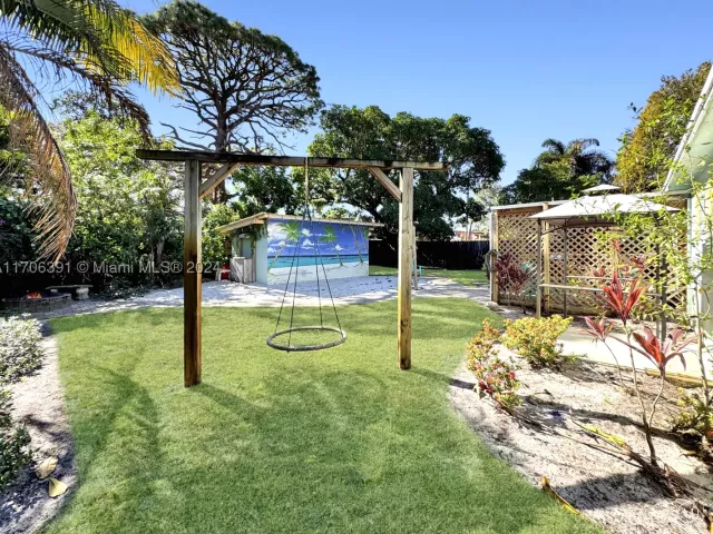 2-bedroom home for sale in Fort Lauderdale - 1820 SW 11th Ct - MondialRealty