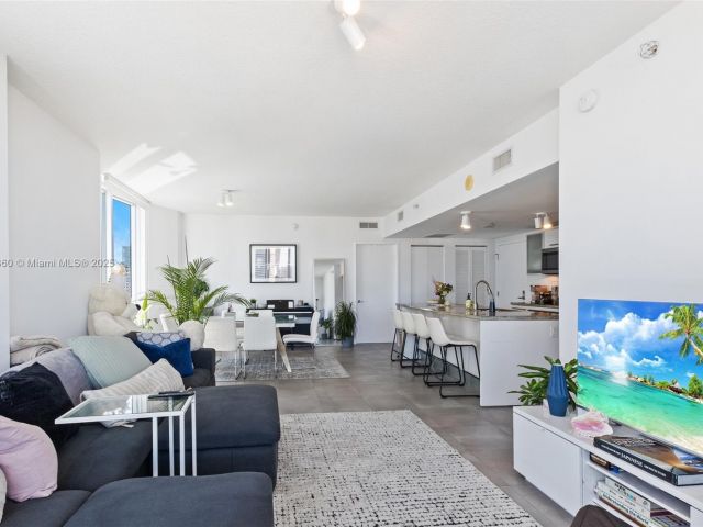 Apartment for sale  Unit #3111 - photo 5618197