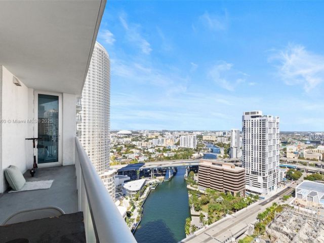 Apartment for sale  Unit #3111 - photo 5618200