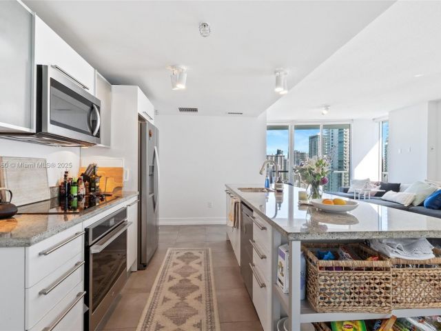 Apartment for sale  Unit #3111 - photo 5618209