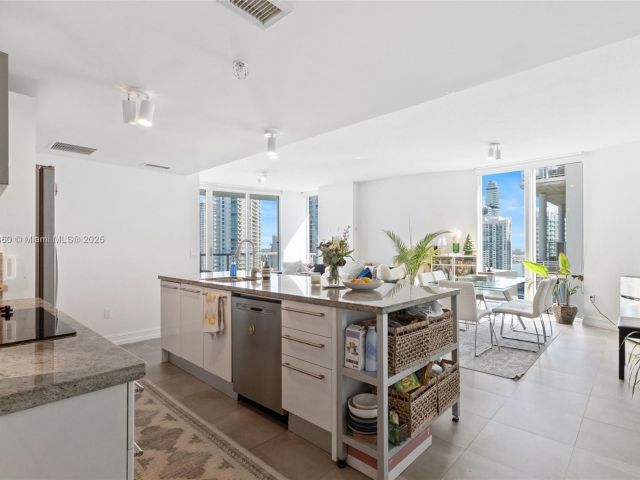 Apartment for sale  Unit #3111 - photo 5618210