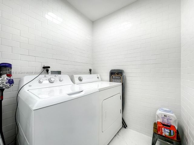 Home for sale at 3351 NE 164th St - photo 5581809