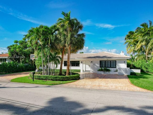 Home for sale at 3351 NE 164th St - photo 5581813