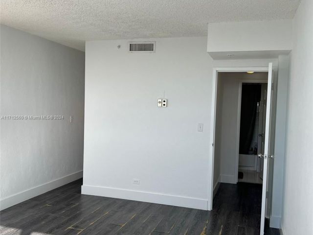 Apartment for sale  Unit #1070S - photo 5604694