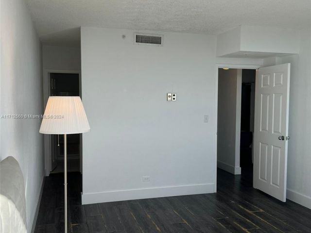 Apartment for sale  Unit #1070S - photo 5604700