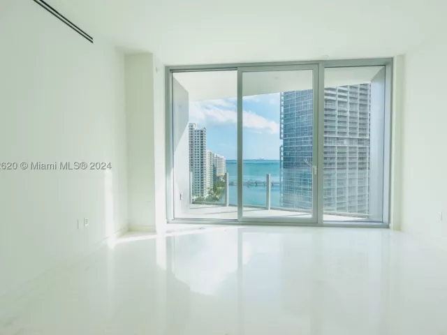 1-bedroom condo for sale in Miami - 300 Biscayne Boulevard Way 1806 - MondialRealty