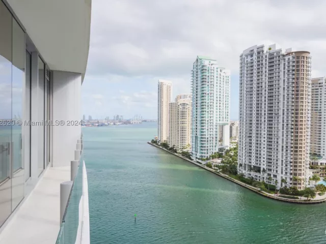 1-bedroom condo for sale in Miami - 300 Biscayne Boulevard Way 1806 - MondialRealty