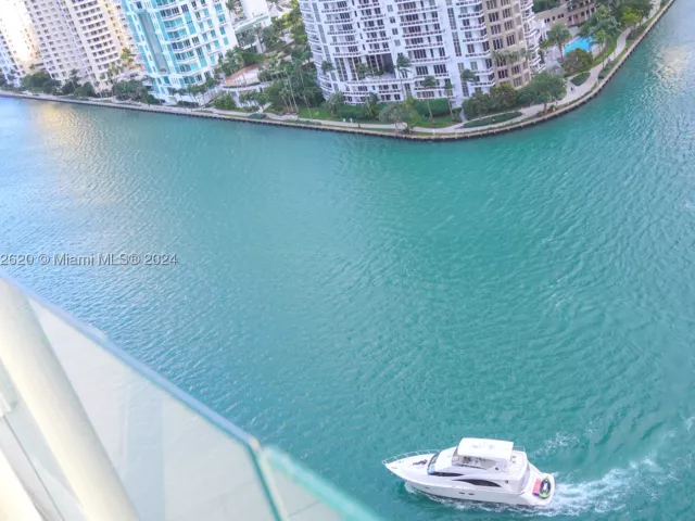 1-bedroom condo for sale in Miami - 300 Biscayne Boulevard Way 1806 - MondialRealty