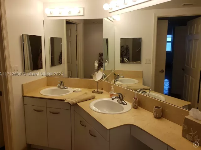 3-bedroom condo for rent in Hallandale Beach - 2080 S Ocean Dr 311 - MondialRealty